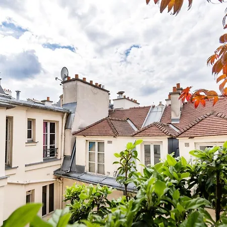 Famous Parisian Designer's Pied-a-terre In Le Marais * Paris