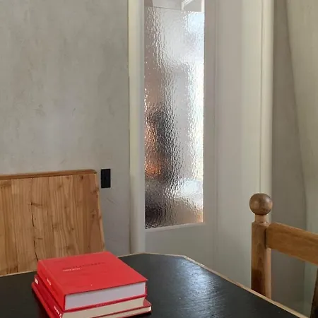 Lejlighed Famous Parisian Designer's Pied-a-terre In Le Marais Paris