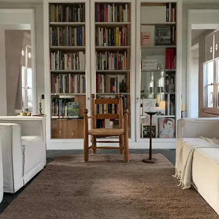 Famous Parisian Designer's Pied-a-terre In Le Marais * Paris