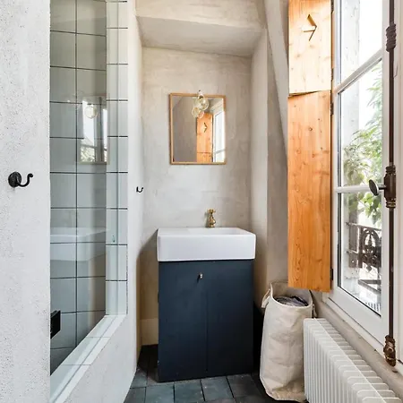 Famous Parisian Designer's Pied-a-terre In Le Marais Apartamento París