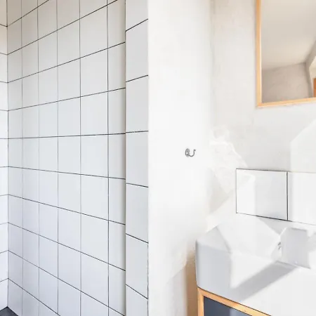 Famous Parisian Designer's Pied-a-terre In Le Marais Apartamento París