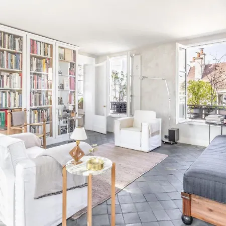 Famous Parisian Designer's Pied-a-terre In Le Marais