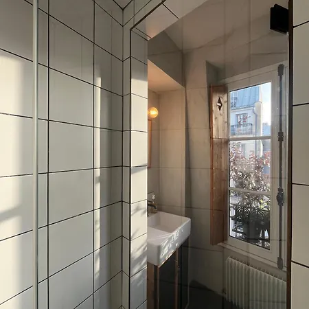 Famous Parisian Designer's Pied-a-terre In Le Marais Apartamento París