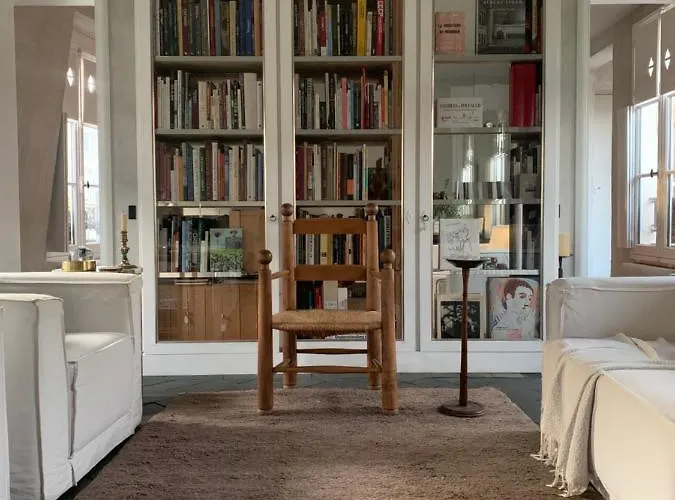Famous Parisian Designer's Pied-a-terre In Le Marais * Париж
