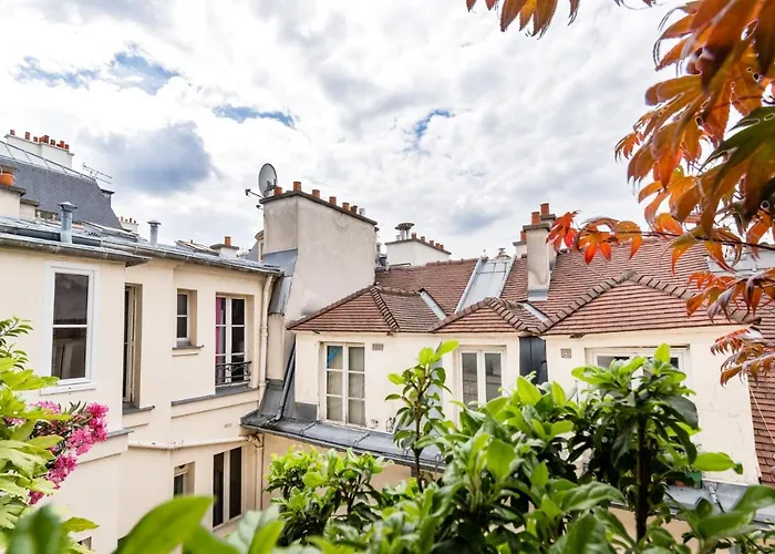 Famous Parisian Designer's Pied-a-terre In Le Marais * Париж