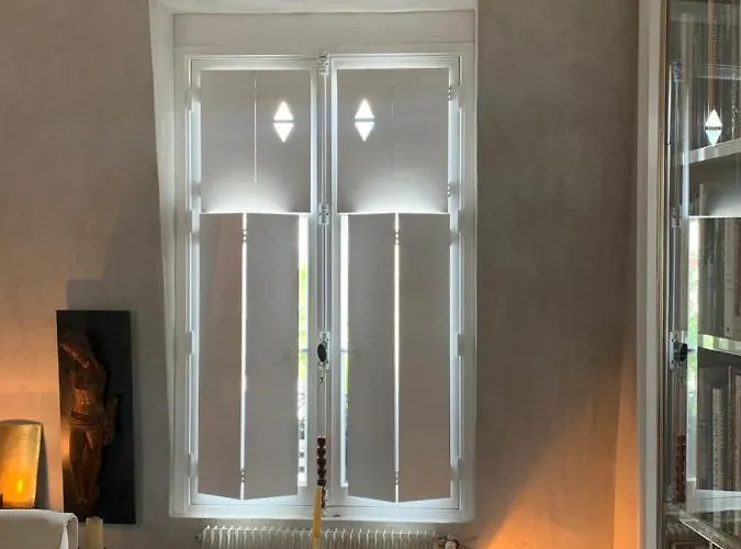 Famous Parisian Designer's Pied-a-terre In Le Marais Апартаменты *
