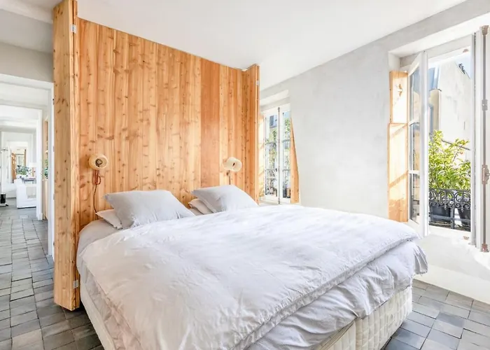 Famous Parisian Designer's Pied-a-terre In Le Marais