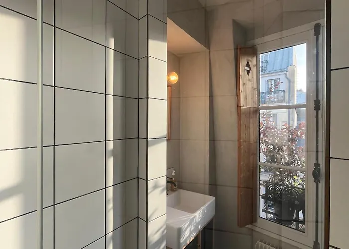 Famous Parisian Designer's Pied-a-terre In Le Marais Апартаменты Париж